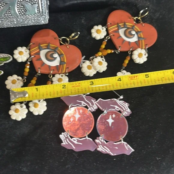 Skull jewelry box and hand made earring lot. - Picture 8 of 10